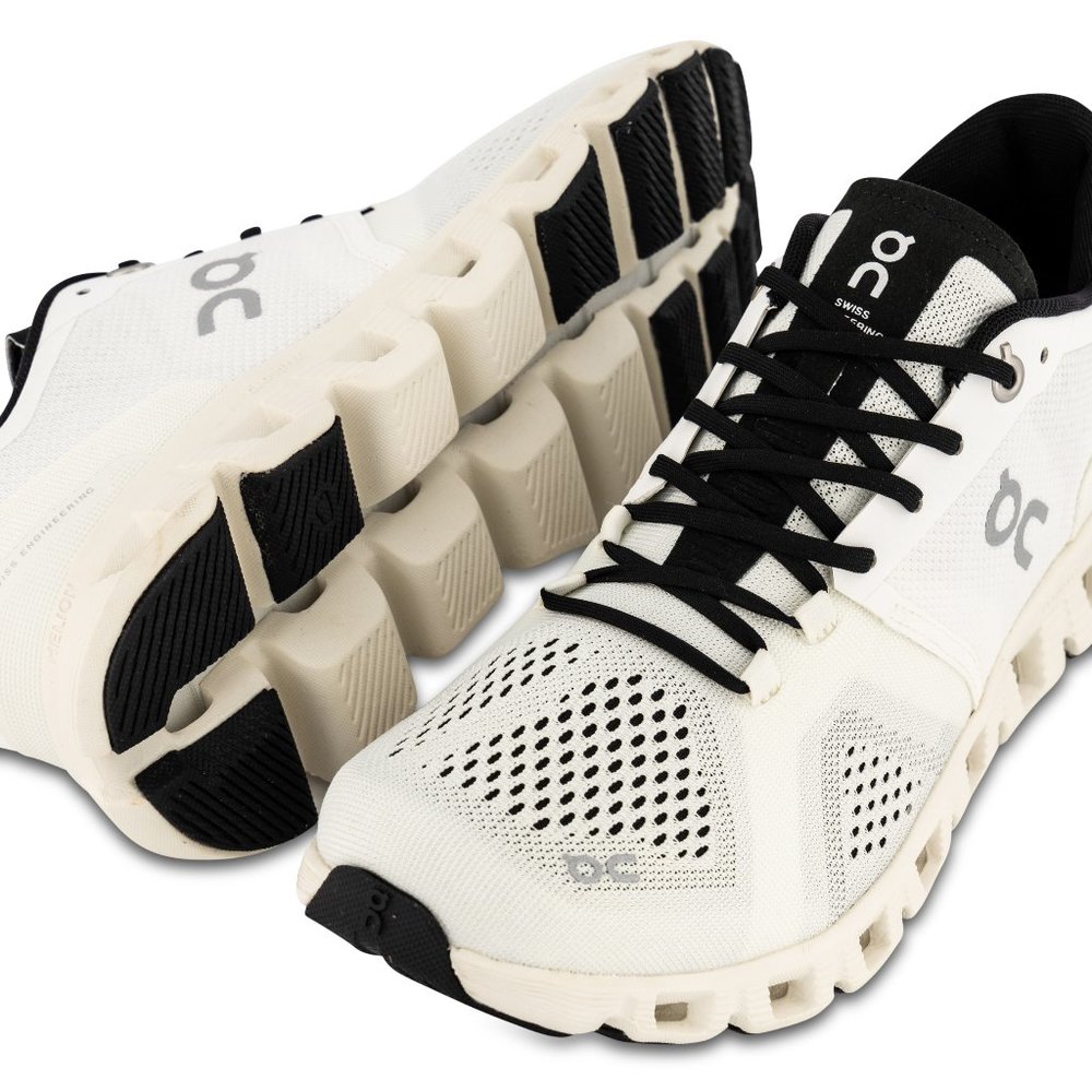 On Cloud X3 White / Black Size 8